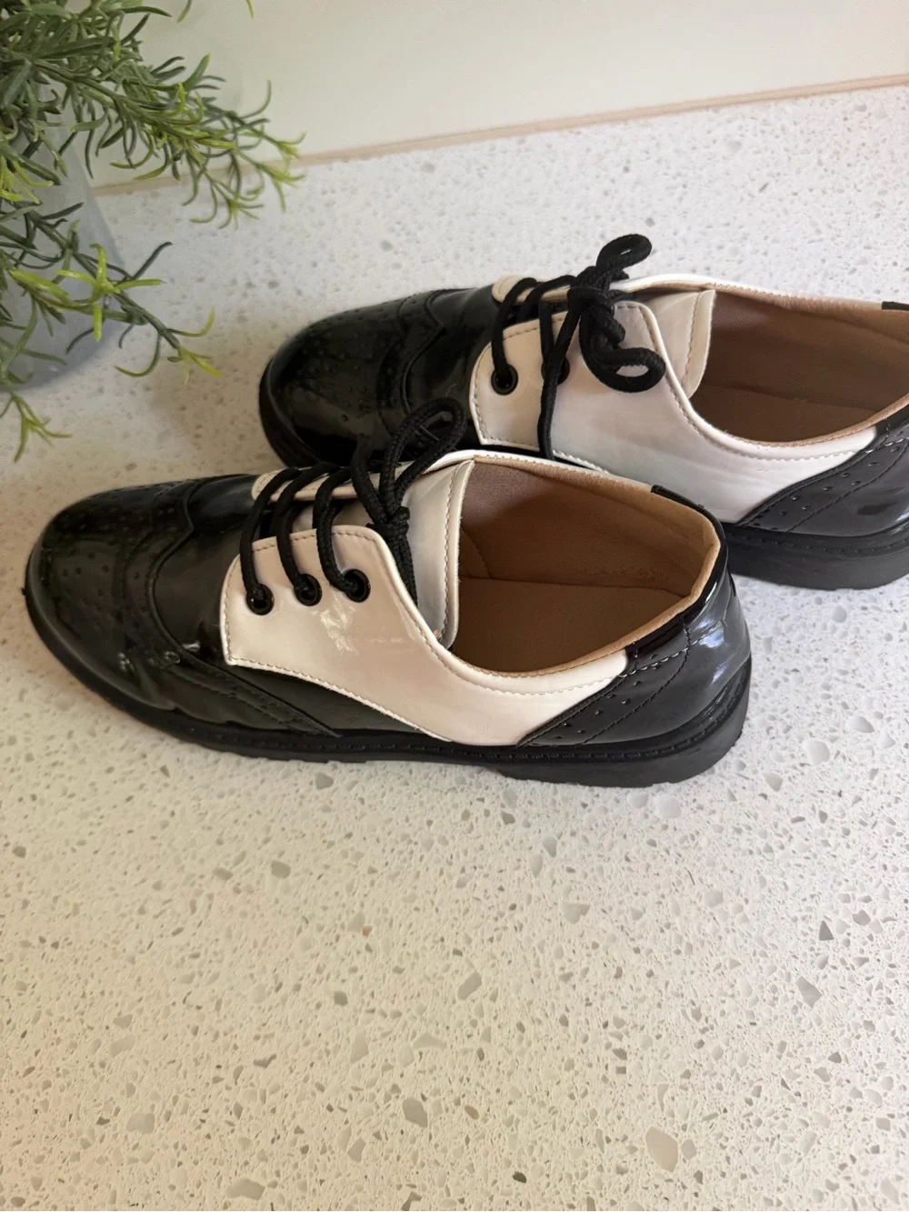 Two-Tone Women's Patent Oxford Flats - Black & White